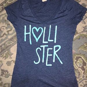 💙HOLLISTER V-NECK TEE SHIRT💙